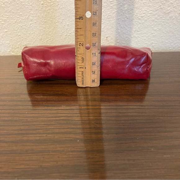 Unbranded All Leather Tapered (7”-5.5”) with Zipper Makeup Bag - Picture 5 of 11